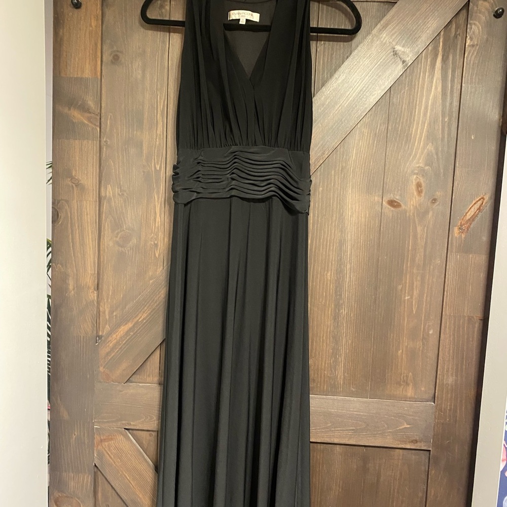 Black Sleeveless V-Neck Gown
